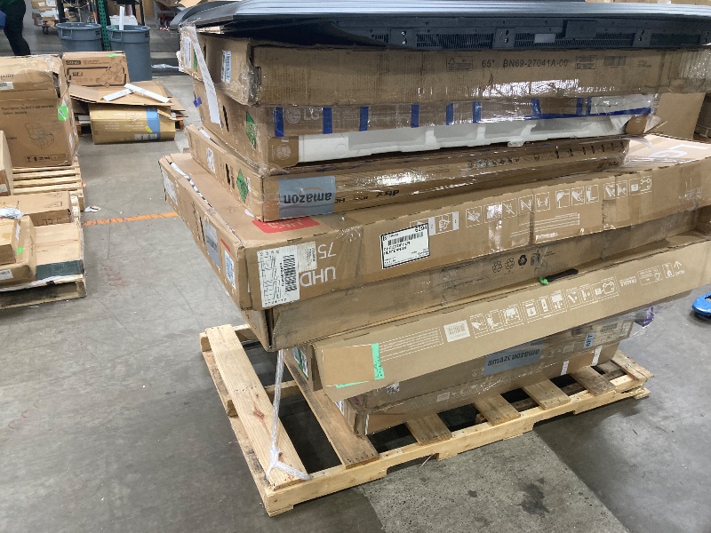 Photo 1 of ********No returns***No refund*******TV pallet doesn't work, only for parts of different brands and sizes. Some turn on, others don't. Broken screens, possibly missing cables and remote control. Returns not accepted. Final sale, approximate retail price o