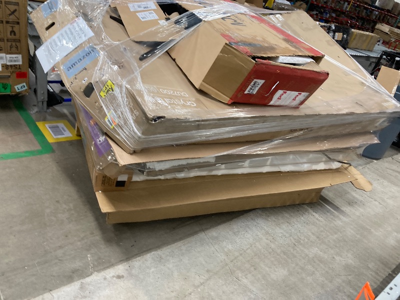 Photo 1 of ********No returns***No refund*******TV pallet doesn't work, only for parts of different brands and sizes. Some turn on, others don't. Broken screens, possibly missing cables and remote control. Returns not accepted. Final sale, approximate retail price o