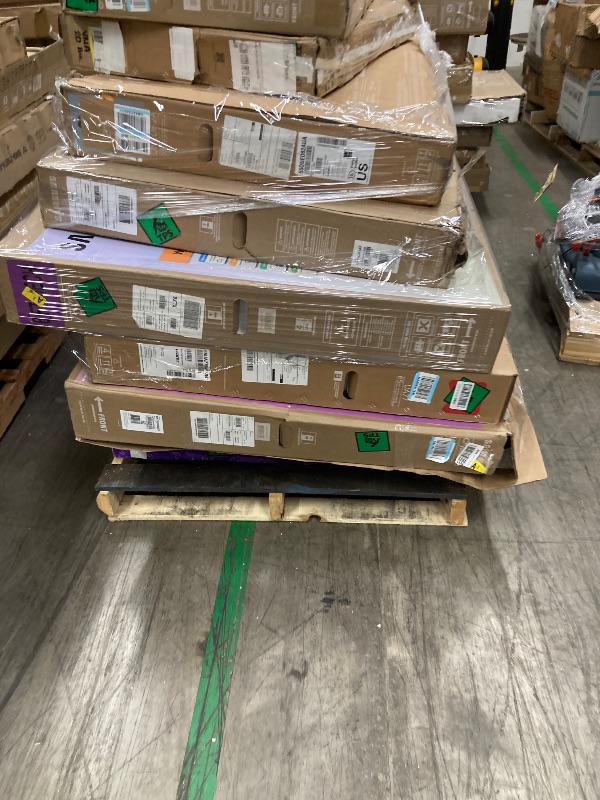 Photo 1 of ********No returns***No refund*******TV pallet doesn't work, only for parts of different brands and sizes. Some turn on, others don't. Broken screens, possibly missing cables and remote control. Returns not accepted. Final sale, approximate retail price o
