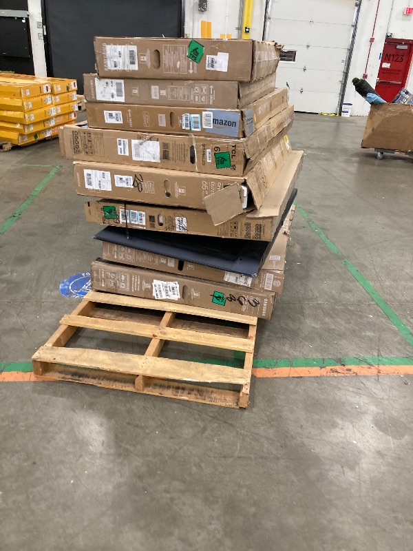 Photo 1 of ********No returns***No refund*******TV pallet doesn't work, only for parts of different brands and sizes. Some turn on, others don't. Broken screens, possibly missing cables and remote control. Returns not accepted. Final sale, approximate retail price o