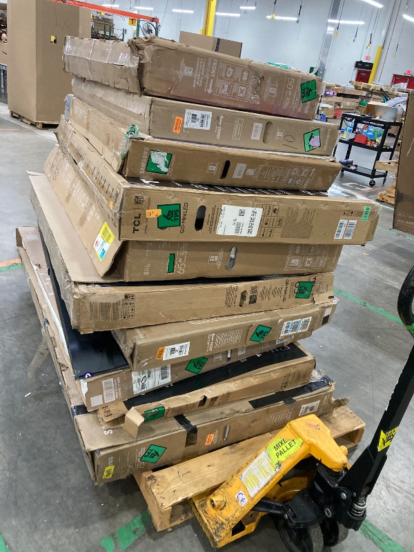 Photo 1 of ********No returns***No refund*******TV pallet doesn't work, only for parts of different brands and sizes. Some turn on, others don't. Broken screens, possibly missing cables and remote control. Returns not accepted. Final sale, approximate retail price o