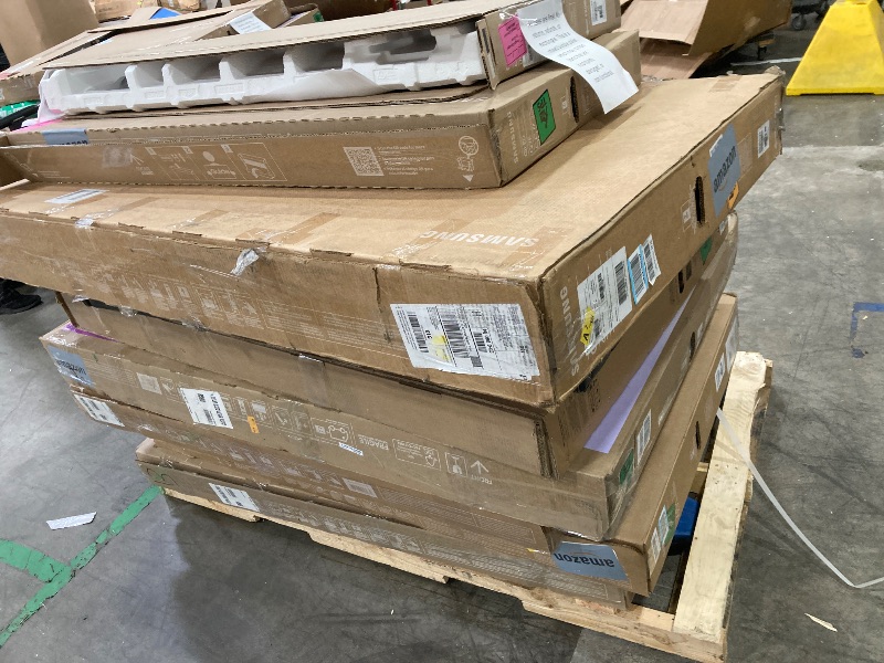 Photo 1 of ********No returns***No refund*******TV pallet doesn't work, only for parts of different brands and sizes. Some turn on, others don't. Broken screens, possibly missing cables and remote control. Returns not accepted. Final sale, approximate retail price o