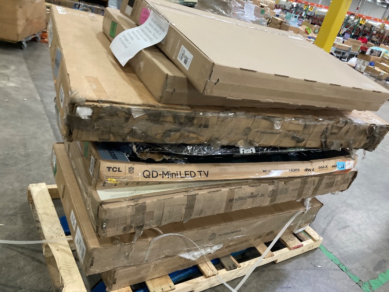 Photo 1 of ********No returns***No refund*******TV pallet doesn't work, only for parts of different brands and sizes. Some turn on, others don't. Broken screens, possibly missing cables and remote control. Returns not accepted. Final sale, approximate retail price o