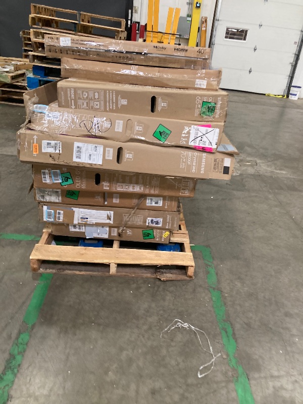 Photo 1 of ********No returns***No refund*******TV pallet doesn't work, only for parts of different brands and sizes. Some turn on, others don't. Broken screens, possibly missing cables and remote control. Returns not accepted. Final sale, approximate retail price o