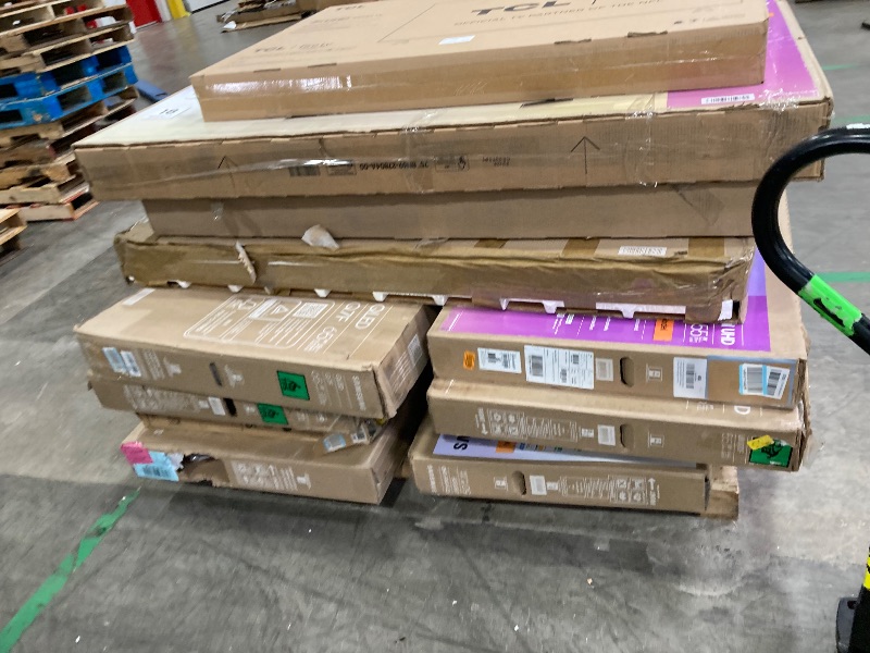 Photo 1 of ********No returns***No refund*******TV pallet doesn't work, only for parts of different brands and sizes. Some turn on, others don't. Broken screens, possibly missing cables and remote control. Returns not accepted. Final sale, approximate retail price o