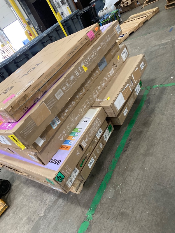 Photo 1 of ********No returns***No refund*******TV pallet doesn't work, only for parts of different brands and sizes. Some turn on, others don't. Broken screens, possibly missing cables and remote control. Returns not accepted. Final sale, approximate retail price o