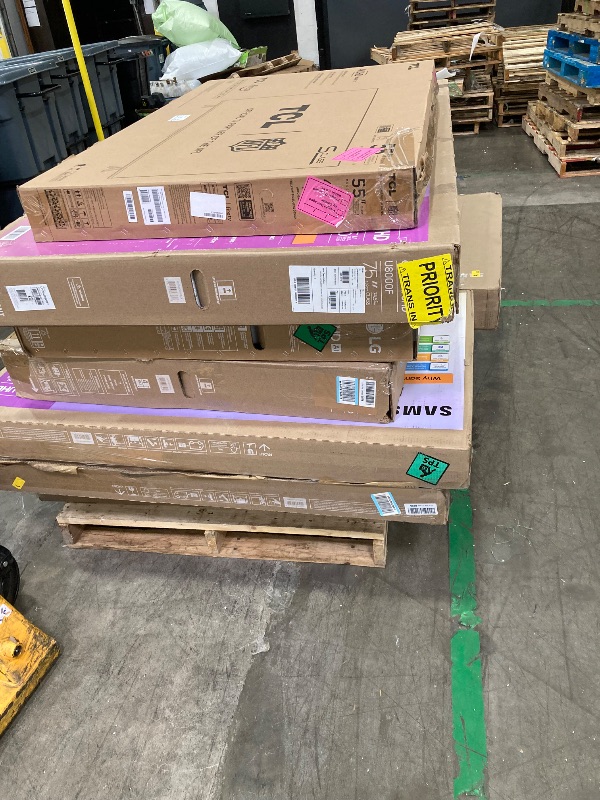 Photo 1 of ********No returns***No refund*******TV pallet doesn't work, only for parts of different brands and sizes. Some turn on, others don't. Broken screens, possibly missing cables and remote control. Returns not accepted. Final sale, approximate retail price o