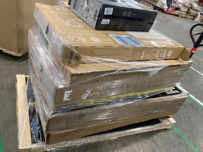 Photo 1 of ********No returns***No refund*******TV pallet doesn't work, only for parts of different brands and sizes. Some turn on, others don't. Broken screens, possibly missing cables and remote control. Returns not accepted. Final sale, approximate retail price o