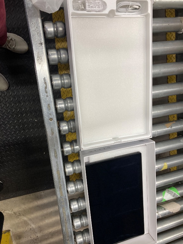 Photo 1 of (DEVICE NEEDS TO BE WIPED, LOCKED) Golzer Android 15 Tablet, 15.4" Large Tablet 8GB RAM 256GB ROM, 8-Core MTK G99, 1080P IPS FHD Display, 10000mAh Battery, 5+13MP Dual Camera, Wifi 5, BT 5.0, with Screen Protector, Stand