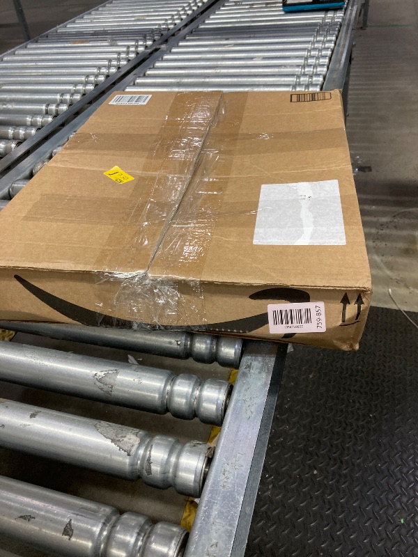 Photo 1 of 1 Set Christmas Punch Game Boxes DIY Prize Punch Game Boxes Includes 5 Pcs Paper Board Inserts with 12 Compartment Holes and 5 Wax Paper for Birthdays Gifts School Reward Party Favors Xmas Valentine