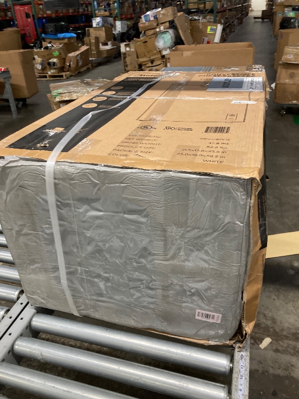 Photo 1 of ***The product was connected and turned on, it is not known if it works at 100%, so it has to be given the necessary time to find out.***  used****Midea MERC04C4BAWW 3.5 Cubic Feet Chest Freezer, Cu.ft-Convertible, White
