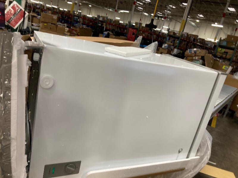 Photo 1 of ***The product was connected and turned on, it is not known if it works at 100%, so it has to be given the necessary time to find out.***  used****Midea MERC04C4BAWW 3.5 Cubic Feet Chest Freezer, Cu.ft-Convertible, White