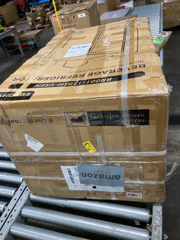 Photo 1 of *****The product is in good condition. It was connected and turned on. It is used, but it is not known if it works at 100% because it has to be given time to cool down.*********EUHOMY Beverage Refrigerator Cooler, 130 Can Mini Fridge with Glass Door for S