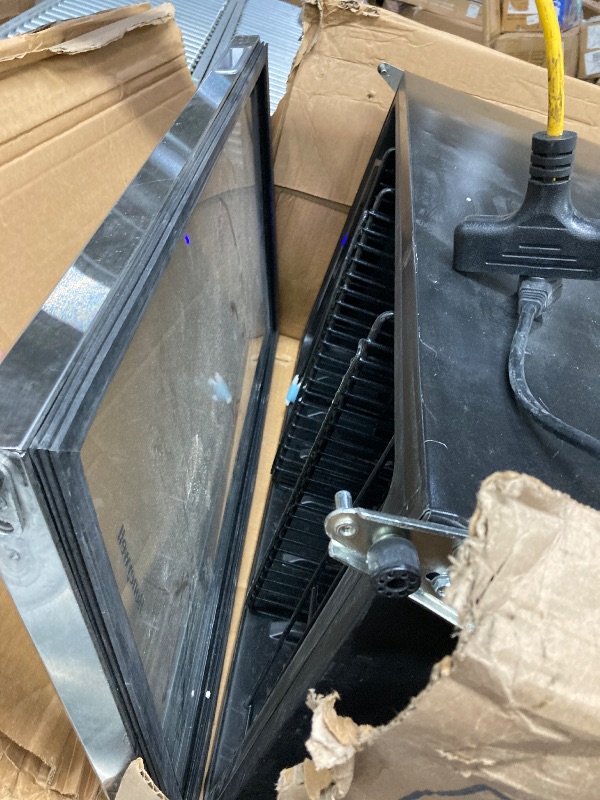 Photo 1 of ***** THE PRODUCT IS USED, IT IS MISSING PARTS, IT IS A LITTLE SCRATCHED ON THE TOP AND BOTTOM, THE DOOR IS DETACHED FROM THE SCREW, IT WAS CONNECTED AND WORKED, BUT IT IS NOT KNOWN IF IT IS 100% FUNCTIONAL, WHICH IS WHEN IT HAS TO BE GIVEN TIME TO COO