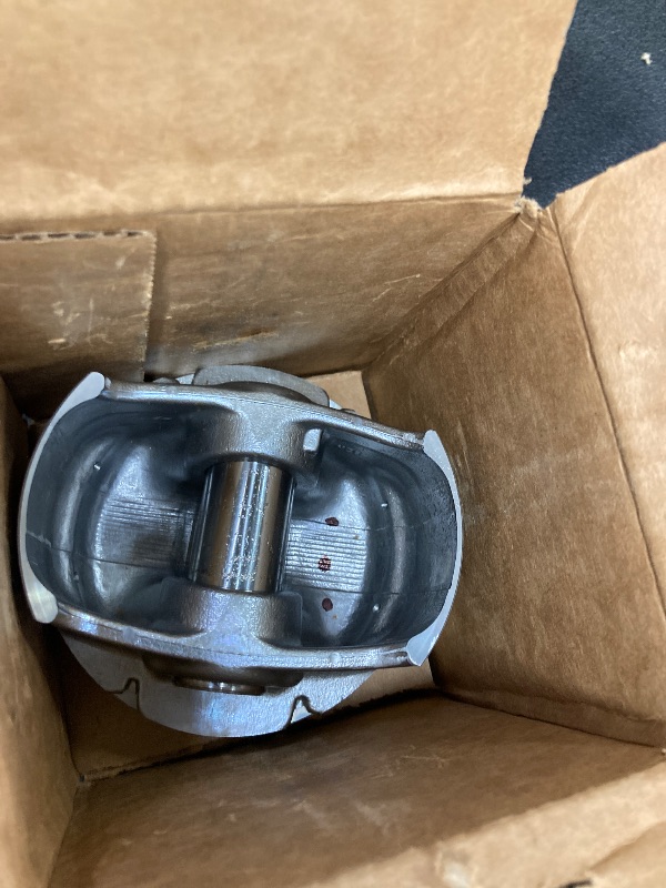 Photo 1 of ***used misssing parts****GM Parts 19208471 Engine Piston Kit