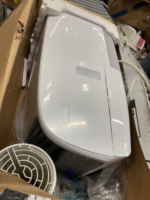Photo 1 of ******The product is used, it has a dent on the front part of the window and a dent on one side, but it works very well.*****BLACK+DECKER Smart Portable Air Conditioner, 14,000 BTU (10,200 BTU SACC) for Rooms up to 700 Sq. Ft., Smart Portable AC with Foll