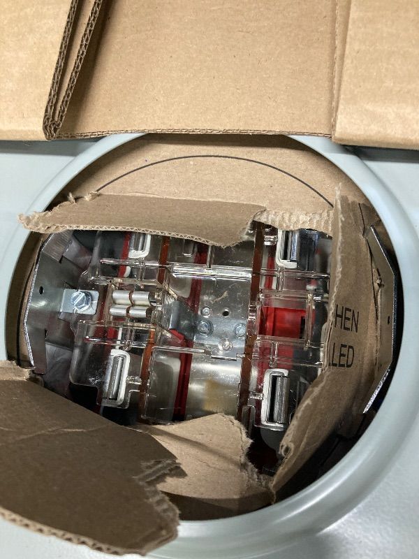 Photo 1 of ****esta usado pero se ve en buena condicion****Leviton 200A Outdoor Meter Main Combo, 8 Spaces, Ringless with Lever Bypass, 5th Jaw Installed, LS820-B5D
