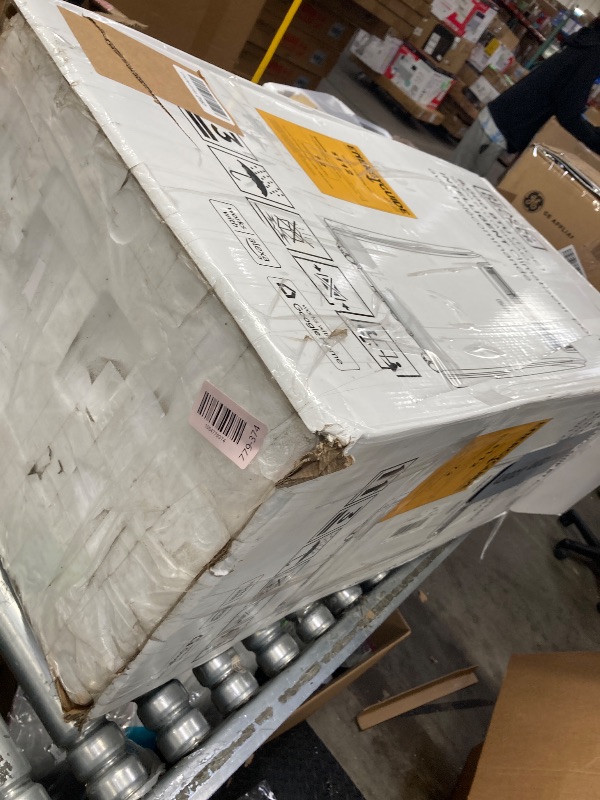Photo 1 of *****It started and turned off, I don't know if it works*****BLACK+DECKER Portable Air Conditioner, 12,000 BTU (8,000 BTU SACC) for Rooms up to 550 Sq. Ft., Portable AC with Follow Me Remote Control and Window Kit, BPACT12WT, White