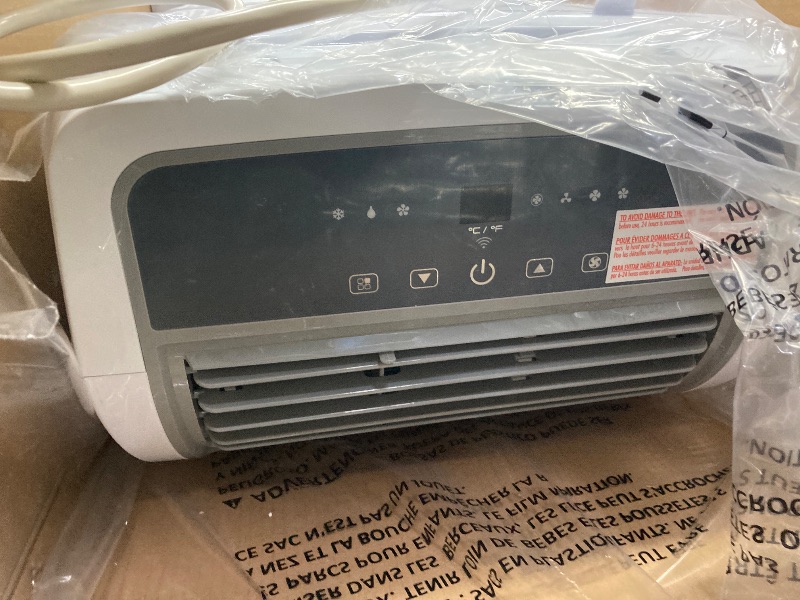 Photo 1 of *****It started and turned off, I don't know if it works*****BLACK+DECKER Portable Air Conditioner, 12,000 BTU (8,000 BTU SACC) for Rooms up to 550 Sq. Ft., Portable AC with Follow Me Remote Control and Window Kit, BPACT12WT, White
