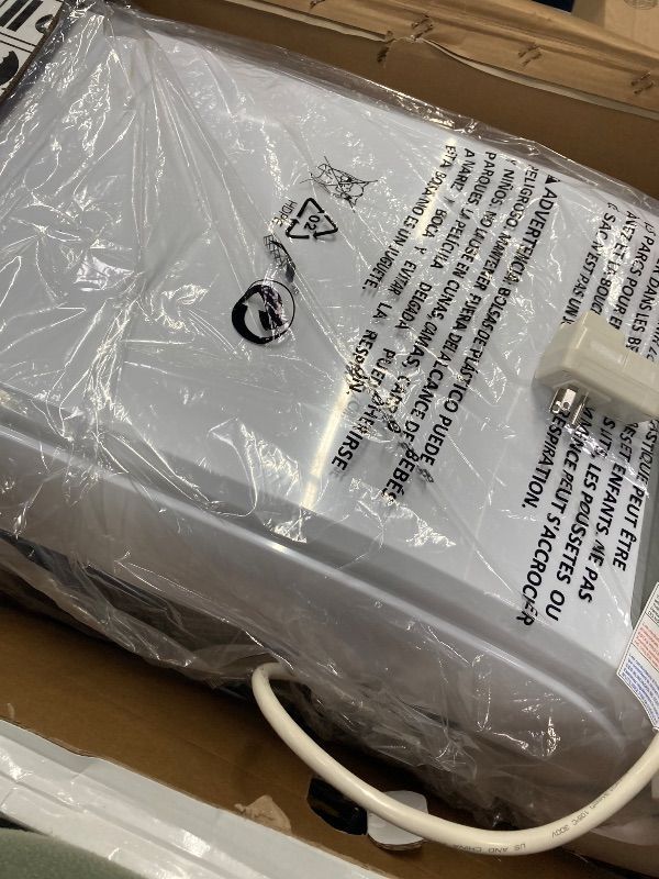 Photo 1 of ****It started and turned off, I don't know if it works******BLACK+DECKER Portable Air Conditioner, 12,000 BTU (8,000 BTU SACC) for Rooms up to 550 Sq. Ft., Portable AC with Follow Me Remote Control and Window Kit, BPACT12WT, White