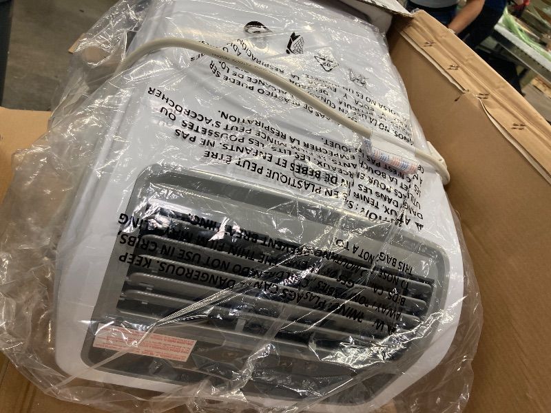 Photo 1 of ****It started and turned off, I don't know if it works******BLACK+DECKER Portable Air Conditioner, 12,000 BTU (8,000 BTU SACC) for Rooms up to 550 Sq. Ft., Portable AC with Follow Me Remote Control and Window Kit, BPACT12WT, White