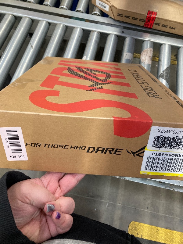 Photo 8 of ASUS ROG Strix G16 (2025) Gaming Laptop, 16” FHD+ 16:10 165Hz/3ms Display, NVIDIA® GeForce RTX™ 5060 Laptop GPU, Intel® Core™ i7 Processor 14650HX, 16GB DDR5, 1TB Gen 4 SSD, Wi-Fi 7, Windows 11 Home