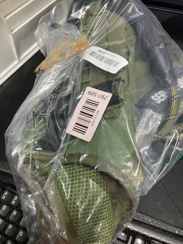 Photo 1 of ****Parts only***

Yungaspy No Pull Tactical Dog Harness for Large Dogs, Escape Proof Molle Dog Vest Harness and Leash Set, Adjustable Military Service Dog Harness with Handle for Medium Large Dogs(Green, L)