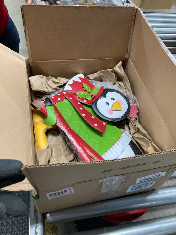 Photo 1 of ****Heavily used****

Outdoor Christmas penguin