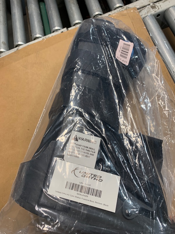 Photo 1 of (used) United Ortho Air Cam Walker Fracture Boot, Medium, Black