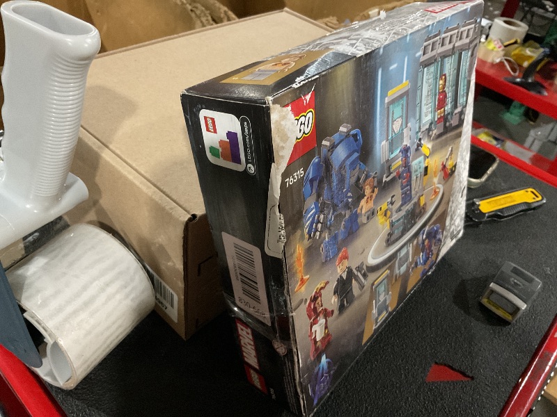 Photo 1 of ****FACTORY SEALED****LEGO Marvel Iron Man’s Laboratory: Hall of Armor Building Toy - Marvel Superhero Toy for Kids, Boys and Girls, Ages 8+ - with Minifigures and a Mech - Gift Idea for Birthdays - 76315