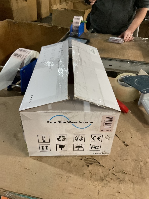 Photo 1 of ***(PARTS ONLY/ NON FUNCTIONAL)***LANDERPOW 3000 Watt Pure Sine Wave Inverter 12V DC to 120V AC for RV, Truck, Solar, Home, Off-Grid, Power Inverter with 3 AC Outlet, 30W USB-C, 5V 3.1A USB, Hardwire Port, Remote Control, Surge 6000W