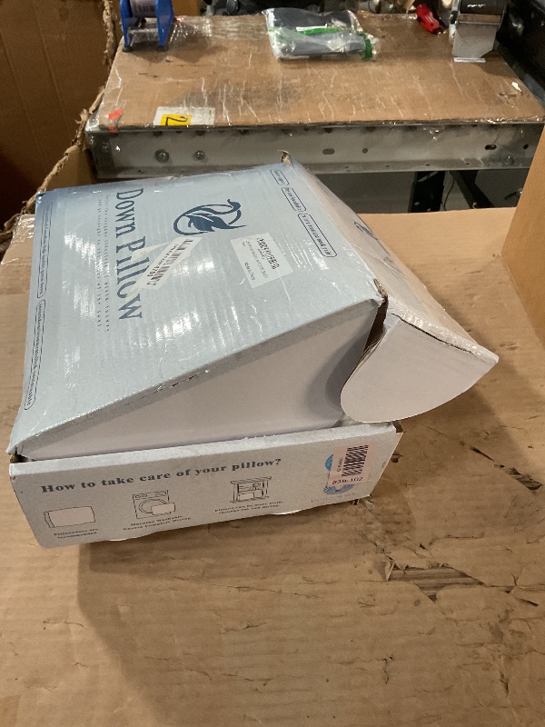 Photo 1 of (king) LBRO2M Canadian White Goose Down Pillow 1050 Fill Power 80% Goose Down100% Cotton Pillowcase