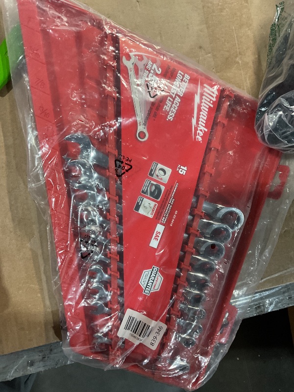Photo 3 of Milwaukee Electric Tools MLW48-22-9416 Ratcheting Combination Wrench Set - SAE
