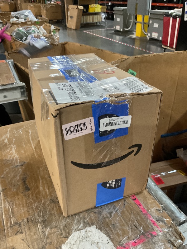 Photo 1 of ***(BROKEN HANDLE/ MINOR DAMAGE)***Gotham Steel 5 Quart Stock Pot Multipurpose Pasta Pot with Strainer Lid & Twist and Lock Handles, Nonstick Ceramic Surface Makes for Effortless Cleanup with Tempered Glass Lid, Dishwasher Safe