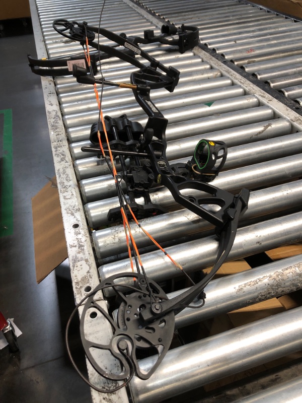 Photo 1 of ***DAMAGED - SEE NOTES/PICTURES*** Bear Archery Royale Compound Bow with 5-50 lbs Draw Weight
