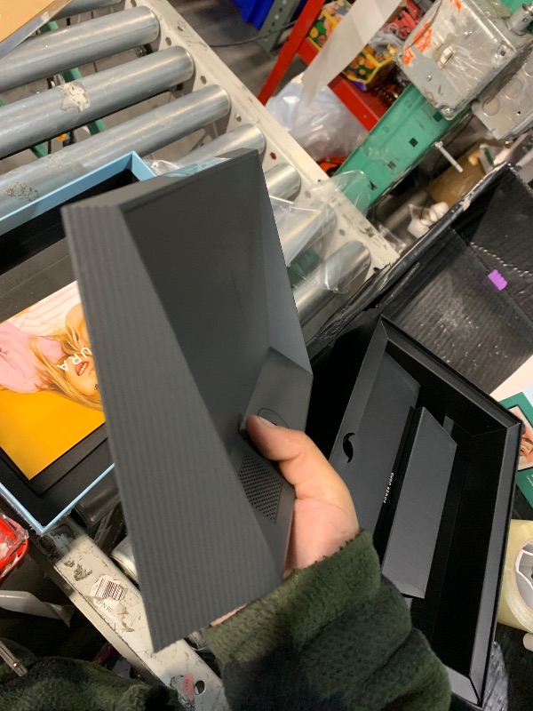 Photo 1 of ***FACTORY SEALED***
Aura Digital Picture Frame - 10.1" HD Mat Display | Wirecutter's Best Digital Frame for Gifting | Text Photos Directly to Your Frame from Anywhere | Quick & Easy Setup Over WiFi - Free App | No Fees