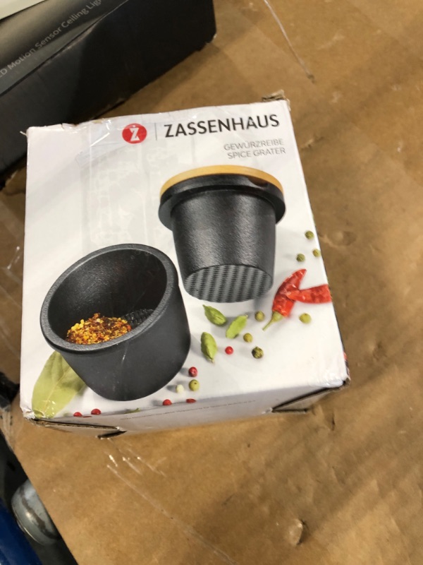 Photo 1 of ***MISSING PARTS*** Zassenhaus Cast Iron Spice Grinder Set with Beech Wood Lid, Spice Mill, Herb and Seed Grinder, 3 Inches (Black)