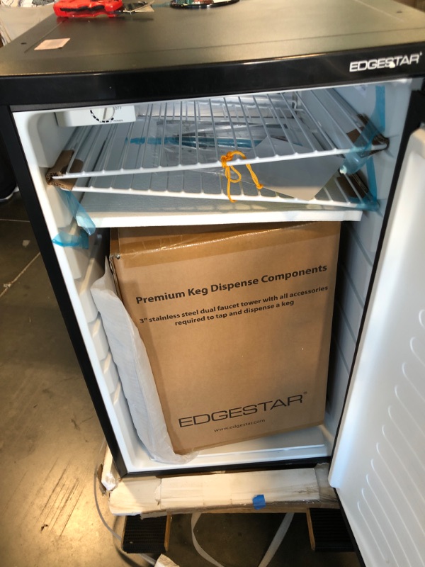 Photo 1 of *************NOT WORKING********PARTS ONLY********EdgeStar Double tap Half-barrel keg Stainless steel Manual Freestanding Beer kegerator*******