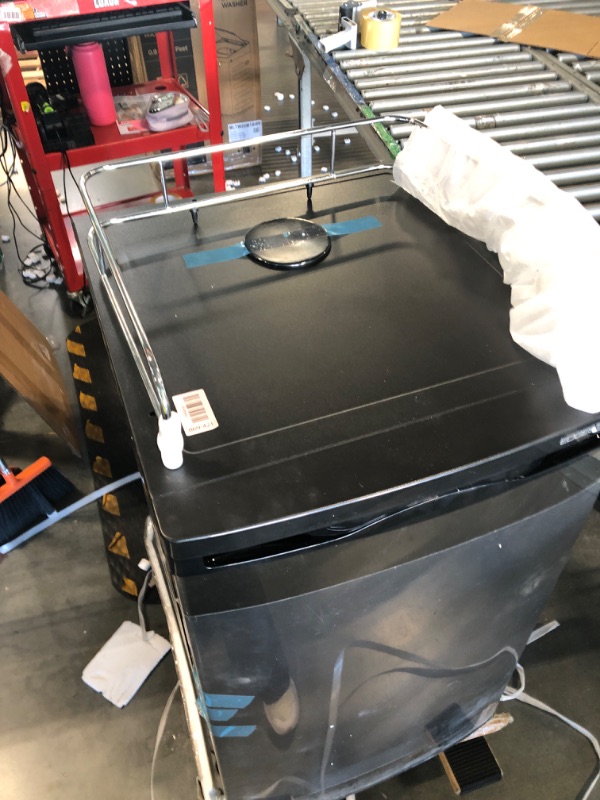 Photo 1 of *************NOT WORKING********PARTS ONLY********EdgeStar Double tap Half-barrel keg Stainless steel Manual Freestanding Beer kegerator*******