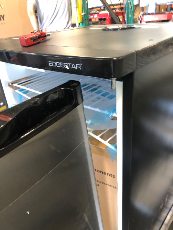 Photo 1 of *************NOT WORKING********PARTS ONLY********EdgeStar Double tap Half-barrel keg Stainless steel Manual Freestanding Beer kegerator*******