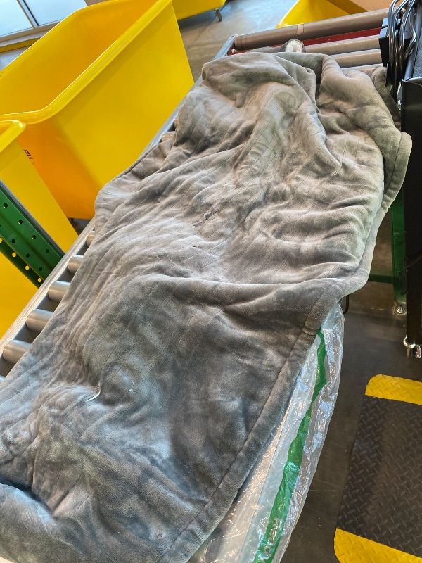 Photo 1 of *Major Damaged*
Bedsure Heated Blanket Throw Blanket - Fast Heating Electric Blanket, Soft Flannel Heated Throw with 4 Time Settings, 6 Heating Settings, Warm Gifts for Grandma & Grandpa (50x60 inches, Grey)