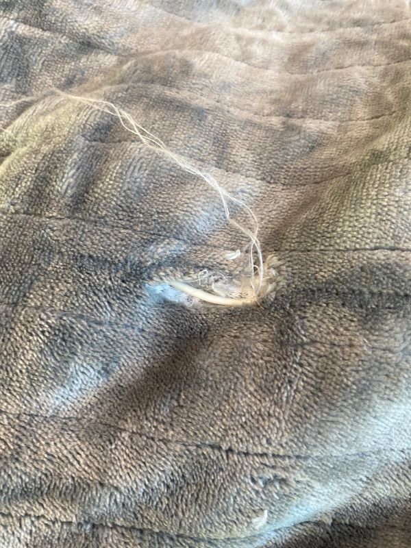 Photo 1 of *Major Damaged*
Bedsure Heated Blanket Throw Blanket - Fast Heating Electric Blanket, Soft Flannel Heated Throw with 4 Time Settings, 6 Heating Settings, Warm Gifts for Grandma & Grandpa (50x60 inches, Grey)