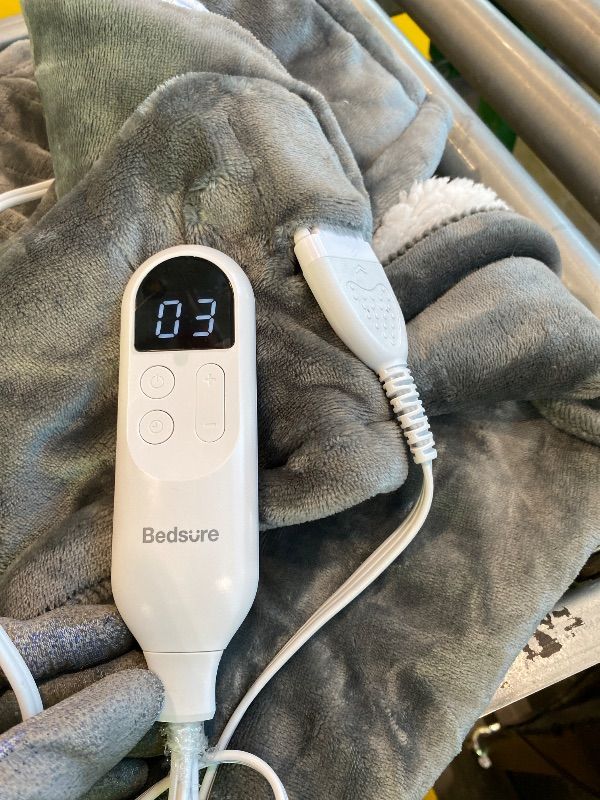 Photo 1 of *Major Damaged*
Bedsure Heated Blanket Throw Blanket - Fast Heating Electric Blanket, Soft Flannel Heated Throw with 4 Time Settings, 6 Heating Settings, Warm Gifts for Grandma & Grandpa (50x60 inches, Grey)