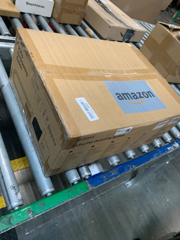 Photo 1 of ** USED AND MISSING RAKE PART ** Neakasa P1 Pro Pet Grooming Kit & Vacuum Suction 99% Pet Hair, Professional Clippers with 5 Proven Grooming Tools for Dog and Cat