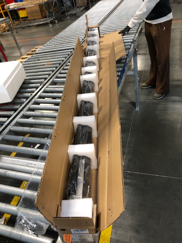 Photo 1 of ** FACTORY SEALED. SOLD AS IS, NO REFUND/RETURN**

RAUBAY Retractable Pull Down Black Screen Backdrop - 78.7" x 86.6" Collapsible Wall-Mount Background for Professional Video Production, Photography, TikTok and Video Conferencing