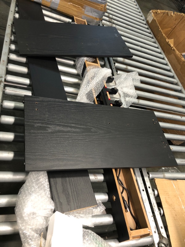 Photo 1 of ***** MIGHT BE MISSING SCREW****** YAMAHA P71 88-Key Weighted Action Digital Piano with Sustain Pedal and Power Supply (Amazon-Exclusive)