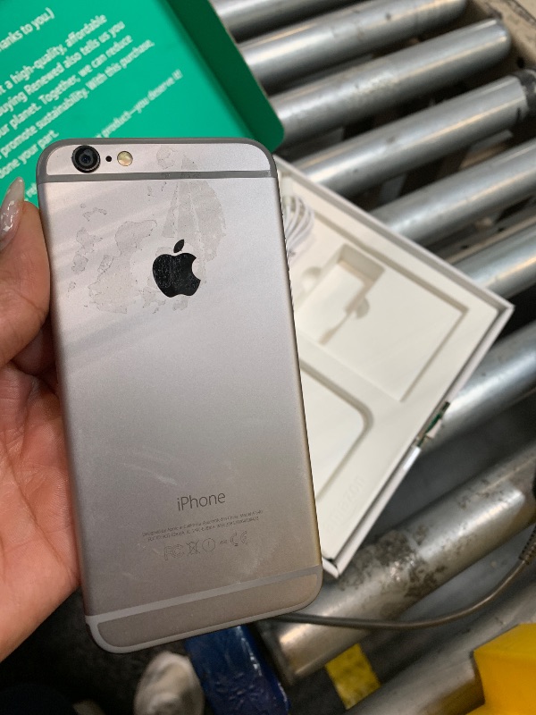 Photo 1 of ** UESD / DAMAGE MINOR***Apple iPhone 7 32GB Unlocked AT&T/T-Mobile - Silver