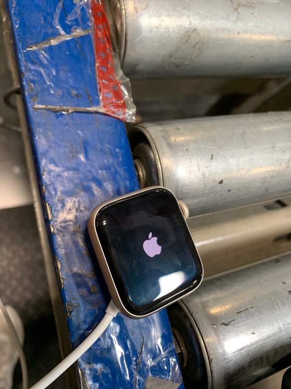 Photo 1 of ** USED*** Apple Watch SE (2nd Gen) [GPS 40mm] Smartwatch with Starlight Aluminum Case with Starlight Sport Band S/M. Fitness and Sleep Trackers, Crash Detection, Heart Rate Monitor, Retina Display