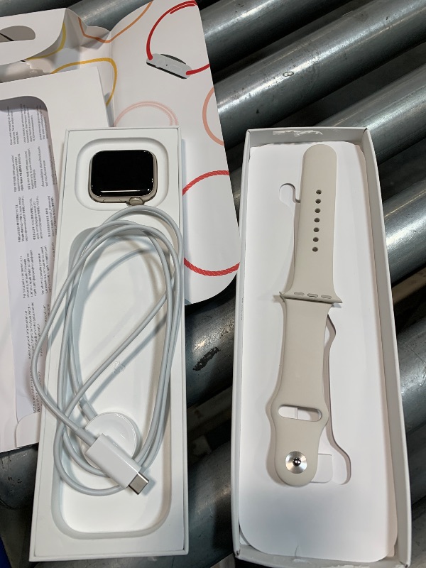 Photo 1 of ** USED*** Apple Watch SE (2nd Gen) [GPS 40mm] Smartwatch with Starlight Aluminum Case with Starlight Sport Band S/M. Fitness and Sleep Trackers, Crash Detection, Heart Rate Monitor, Retina Display