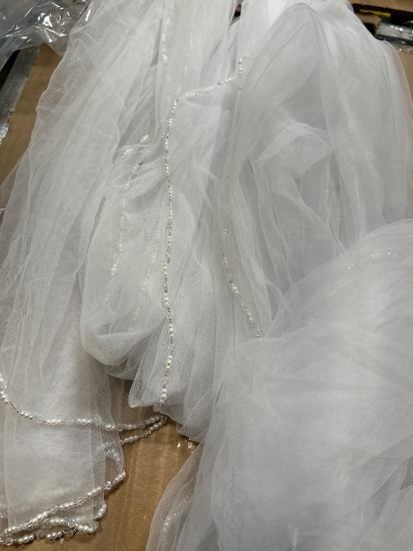 Photo 1 of ****SIMILAR ITEM****
Tahonuss Bride Wedding Veil Bridal Cathedral Veil with Hair Comb Fingertip Bridal Tulle Veil Headpiece Veil for Girls Women Hair Accessories Supplies (B-White)